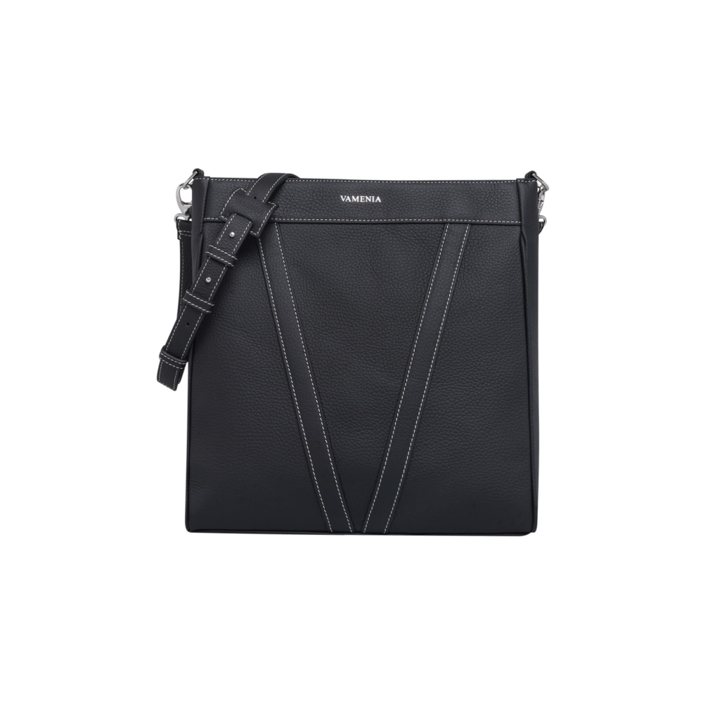 Shopper with magnetic closure made of calfskin black