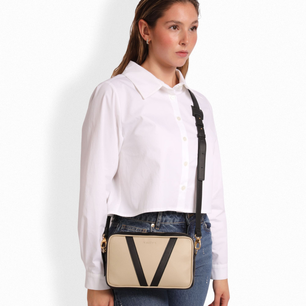 Small Shoulder Bag made of calfskin -MONETA-