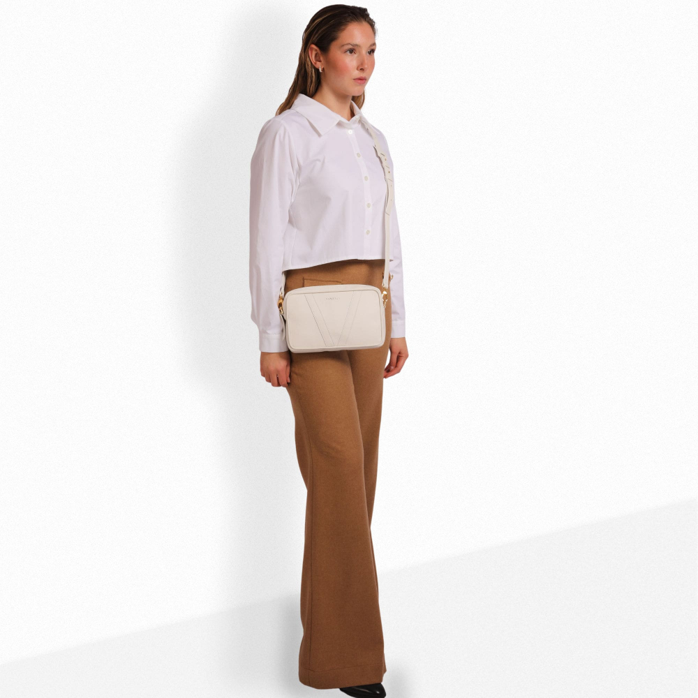 Small Shoulder Bag made of calfskin white -MONETA-