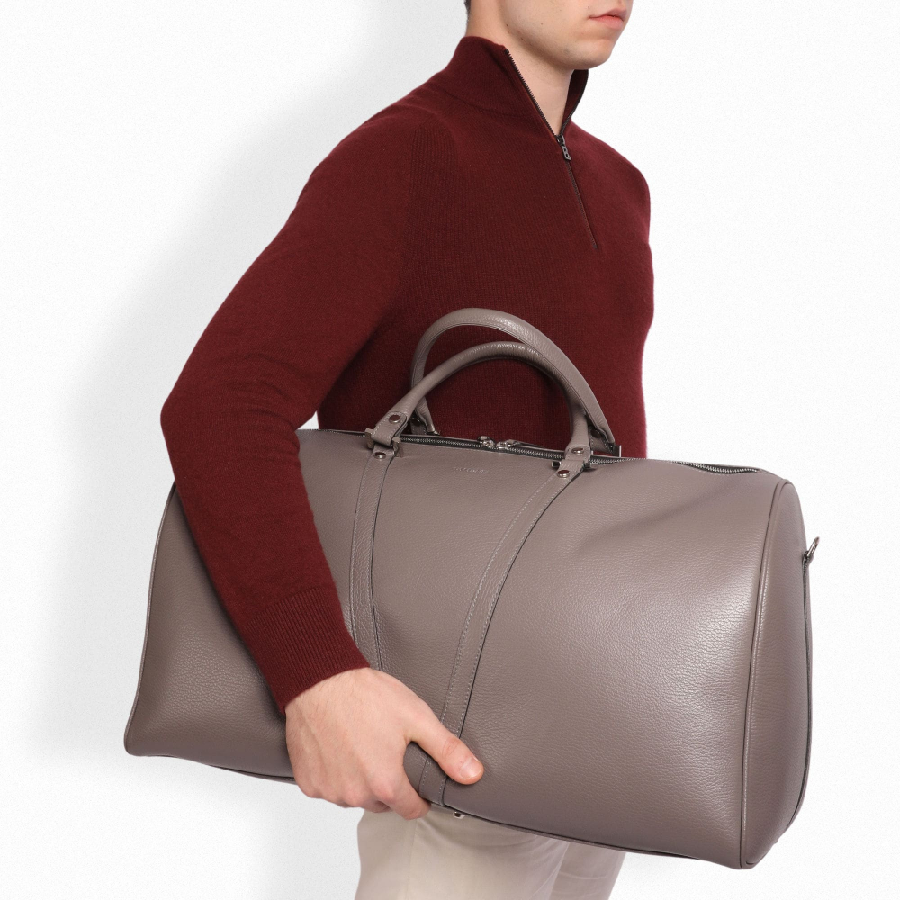 Travel bag made of calfskin taupe