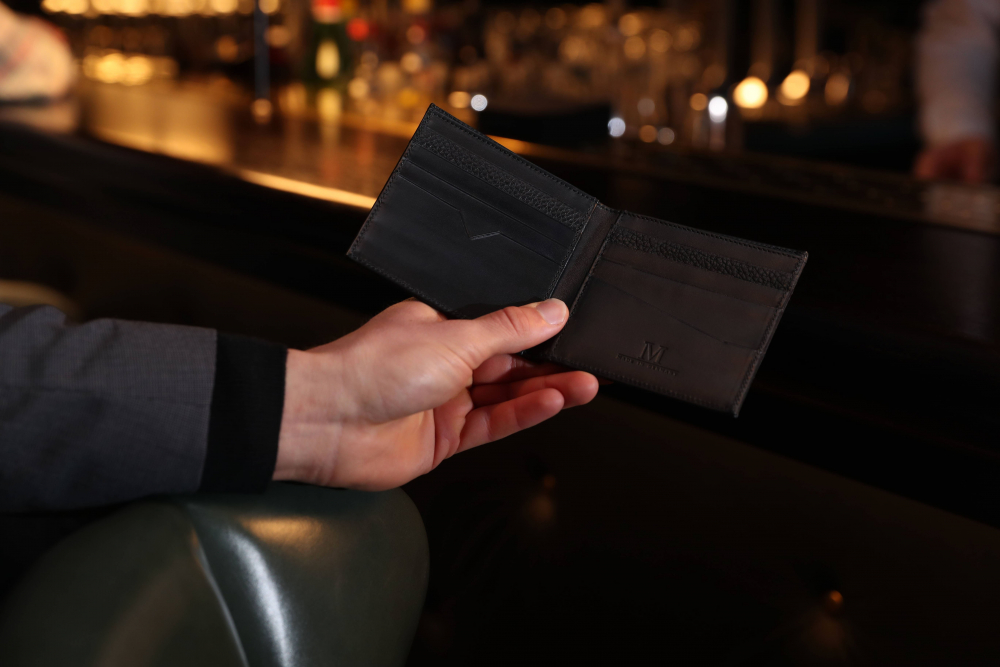 Geldbörse aus schwarz genarbtem Kalbsleder 10 cc -ARES-