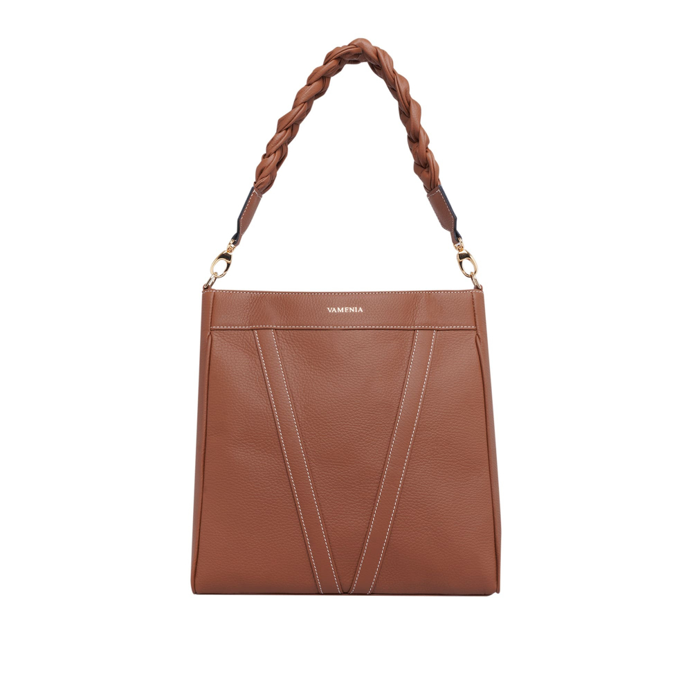 Shopper with magnetic closure made of calfskin brown